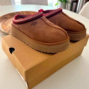 *SOLD* Ugg Taz Tasman Slippers